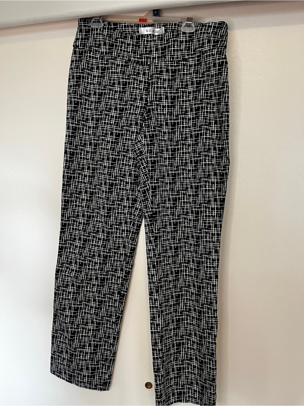 S C & Co Black & White Crosshatch Capri Pants